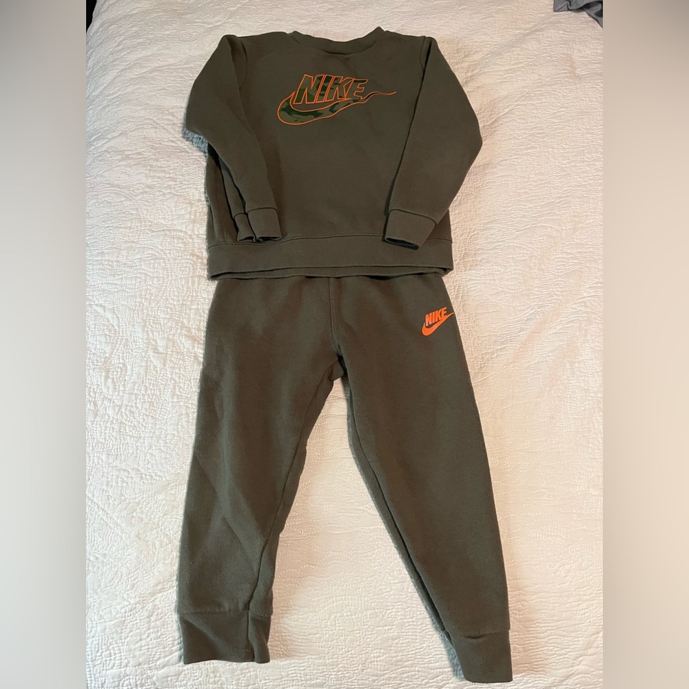 Nike Green Sweatpants Athletic Joggers